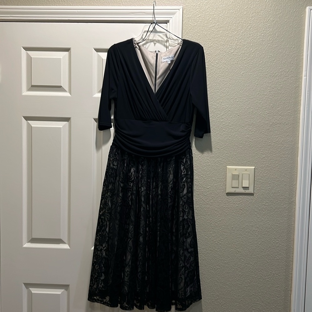 NorthStyle Black Lace Midi Dress